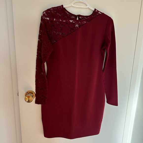 Burgundy mini dress with lace sleeve - Picture 1 of 3
